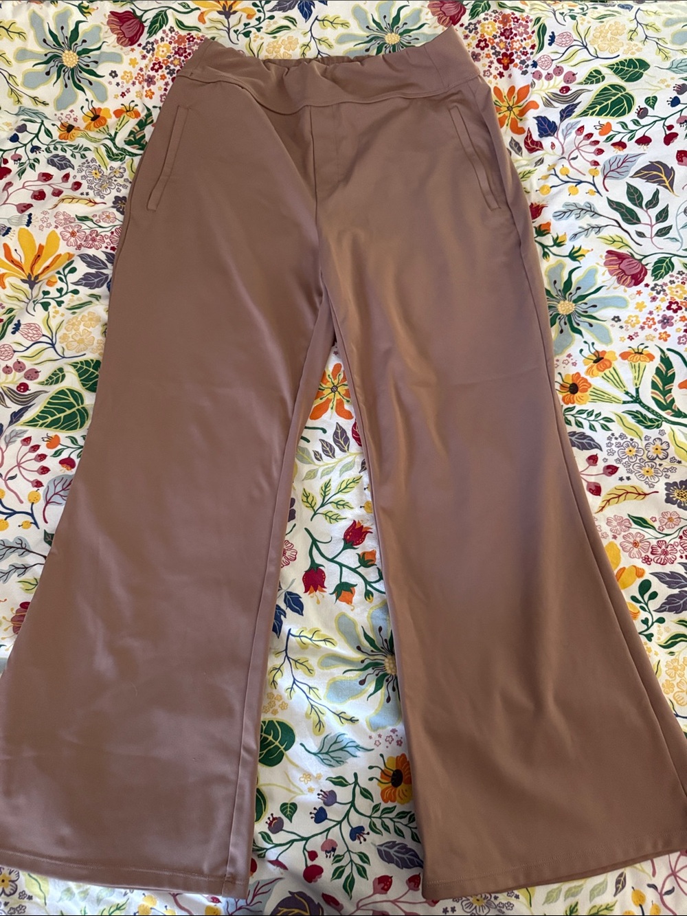 HALARA Wide-Leg Work Trousers in Mauve Taupe